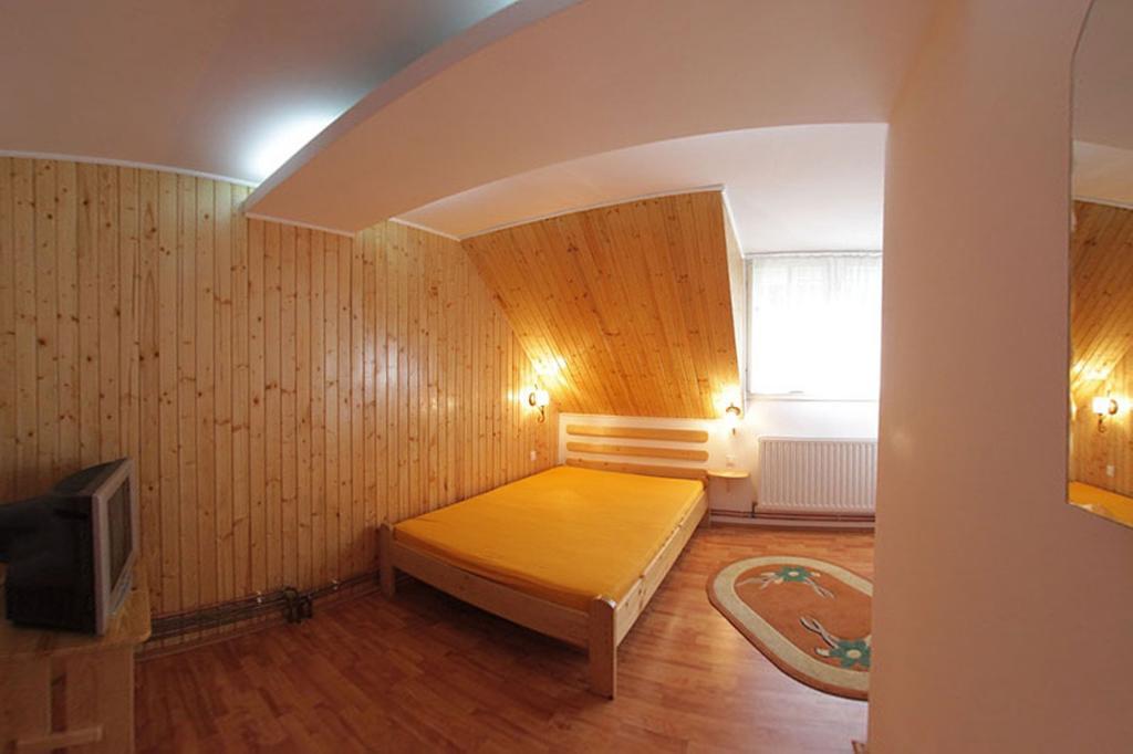 Pensiunea Flori De Camp Vatra Dornei Rum bild