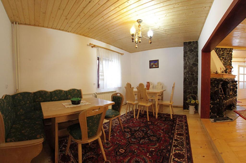 Pensiunea Flori De Camp Vatra Dornei Rum bild