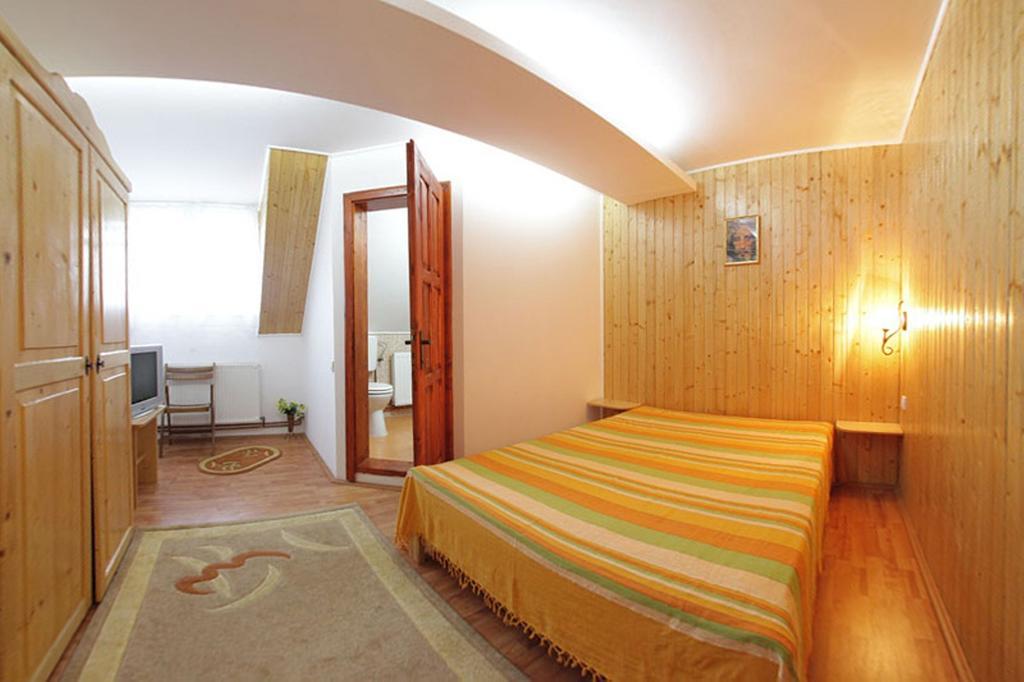 Pensiunea Flori De Camp Vatra Dornei Rum bild
