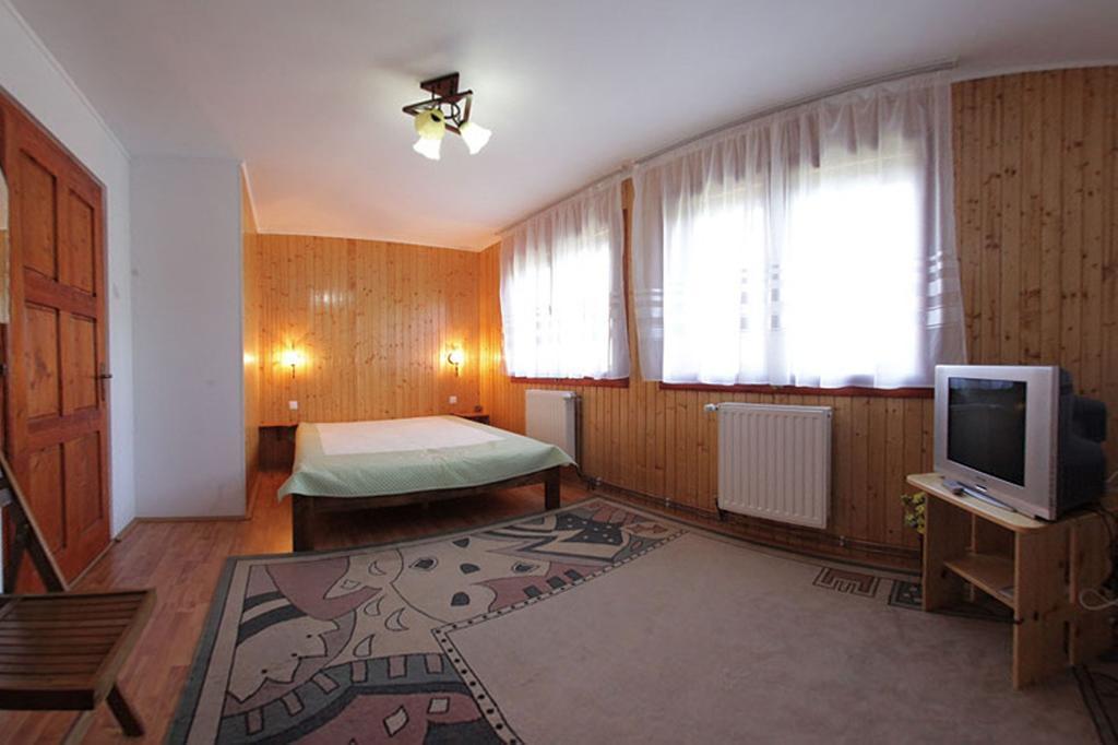 Pensiunea Flori De Camp Vatra Dornei Rum bild