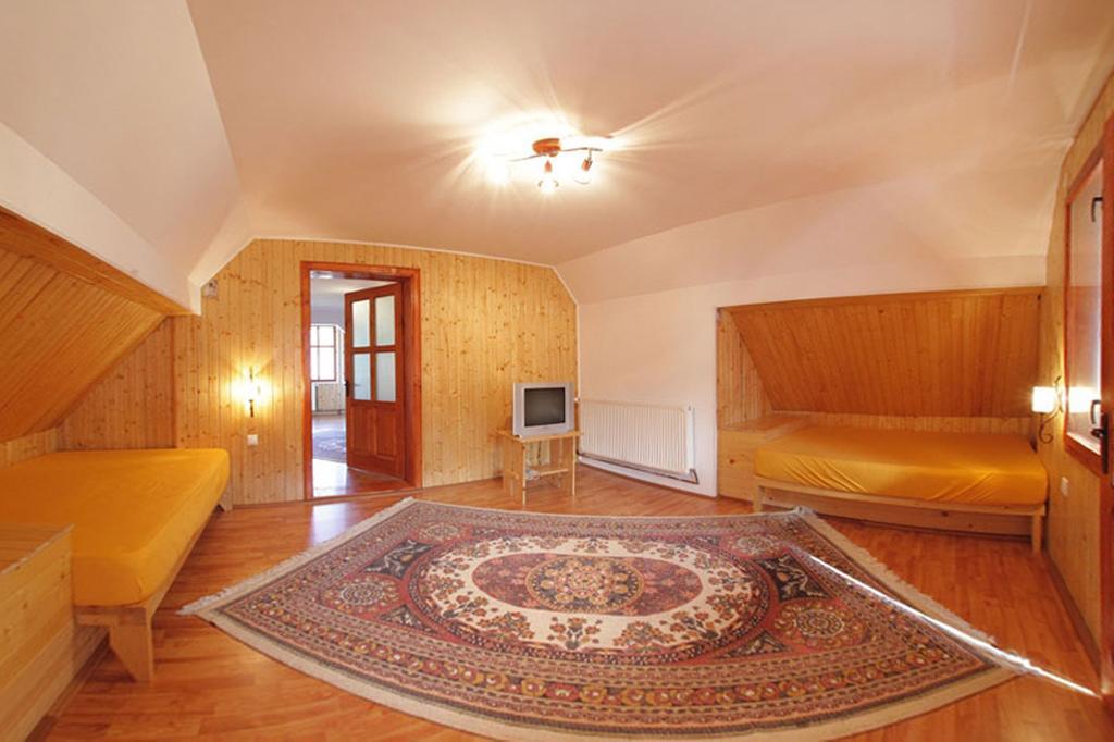 Pensiunea Flori De Camp Vatra Dornei Rum bild